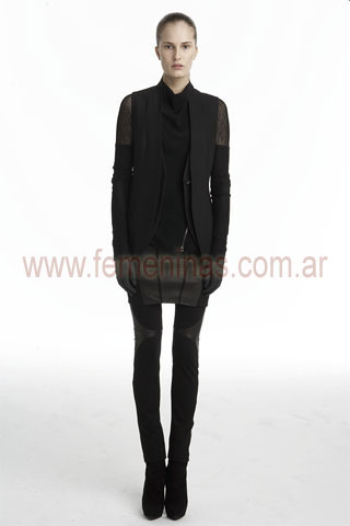 Remera negra chaleco mini recortes calzas Helmut Lang
